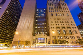 Отель InterContinental Chicago Magnificent Mile, an IHG Hotel  Чикаго